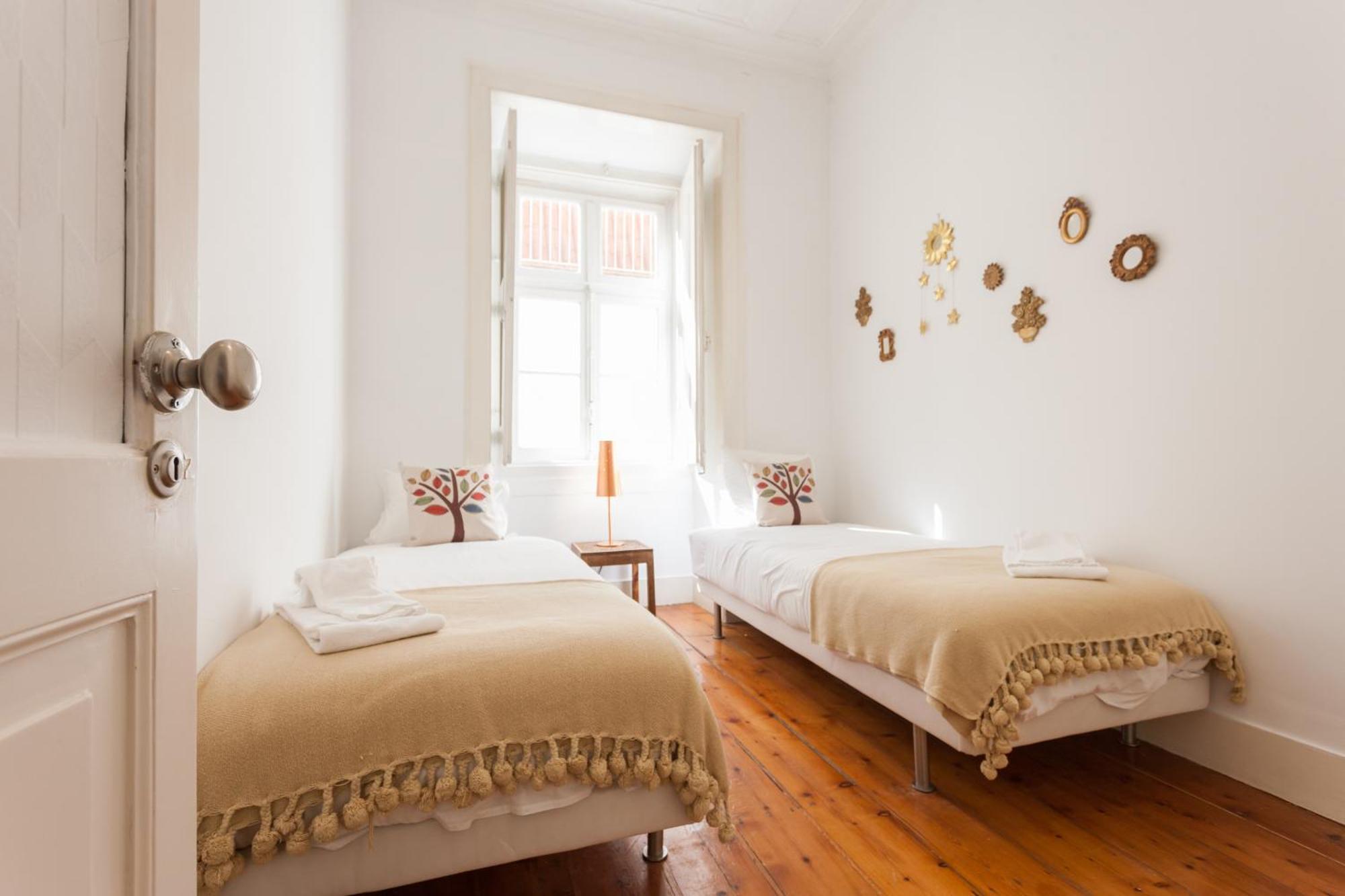 Tejo Vintage Three-Bedroom Apartment - By Lu Holidays Lisbon Luaran gambar