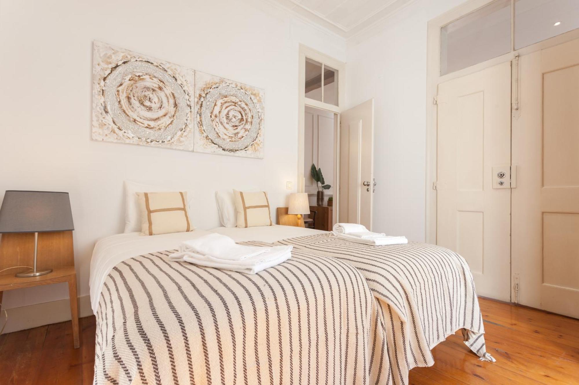 Tejo Vintage Three-Bedroom Apartment - By Lu Holidays Lisbon Luaran gambar