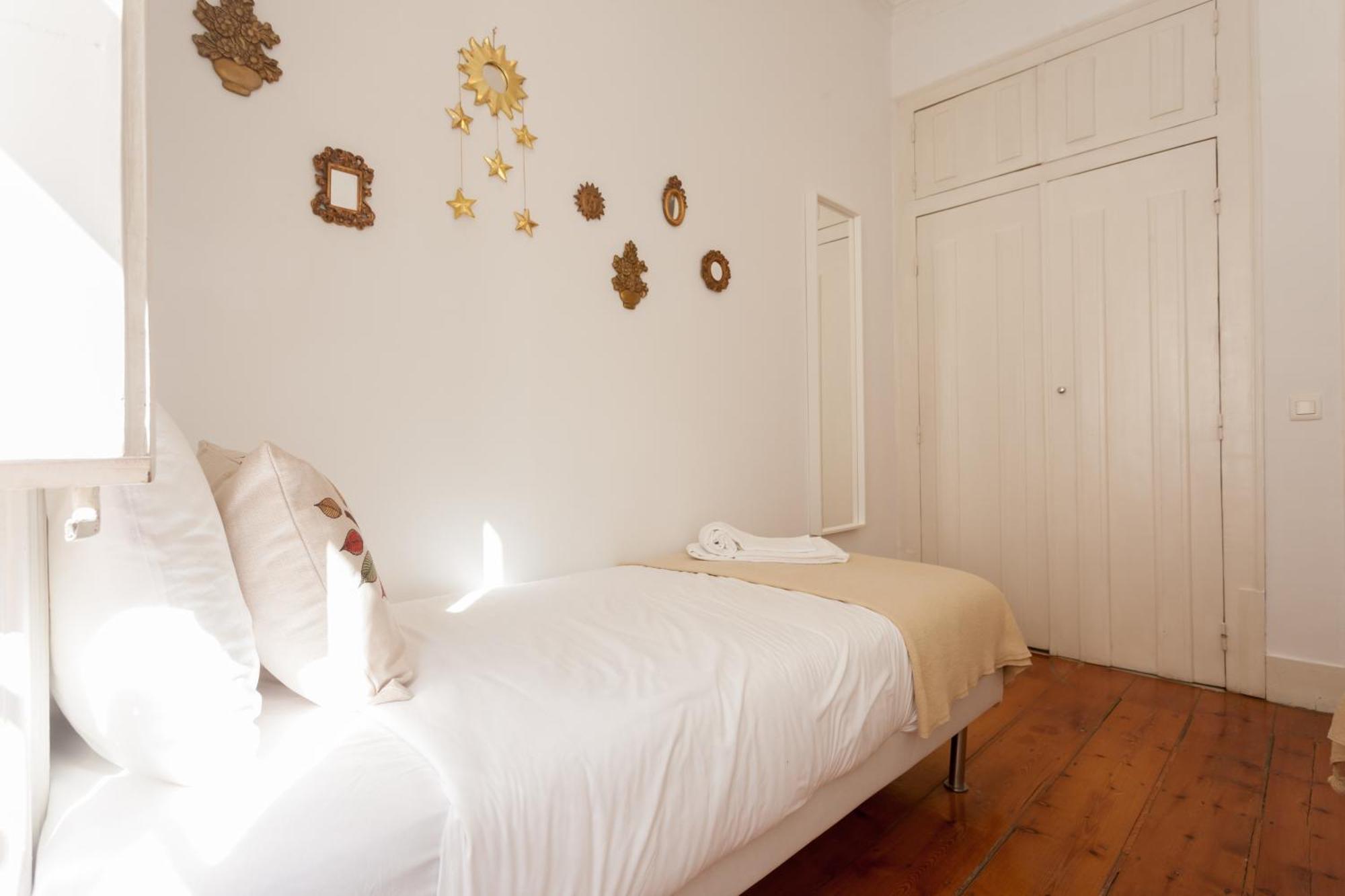 Tejo Vintage Three-Bedroom Apartment - By Lu Holidays Lisbon Luaran gambar