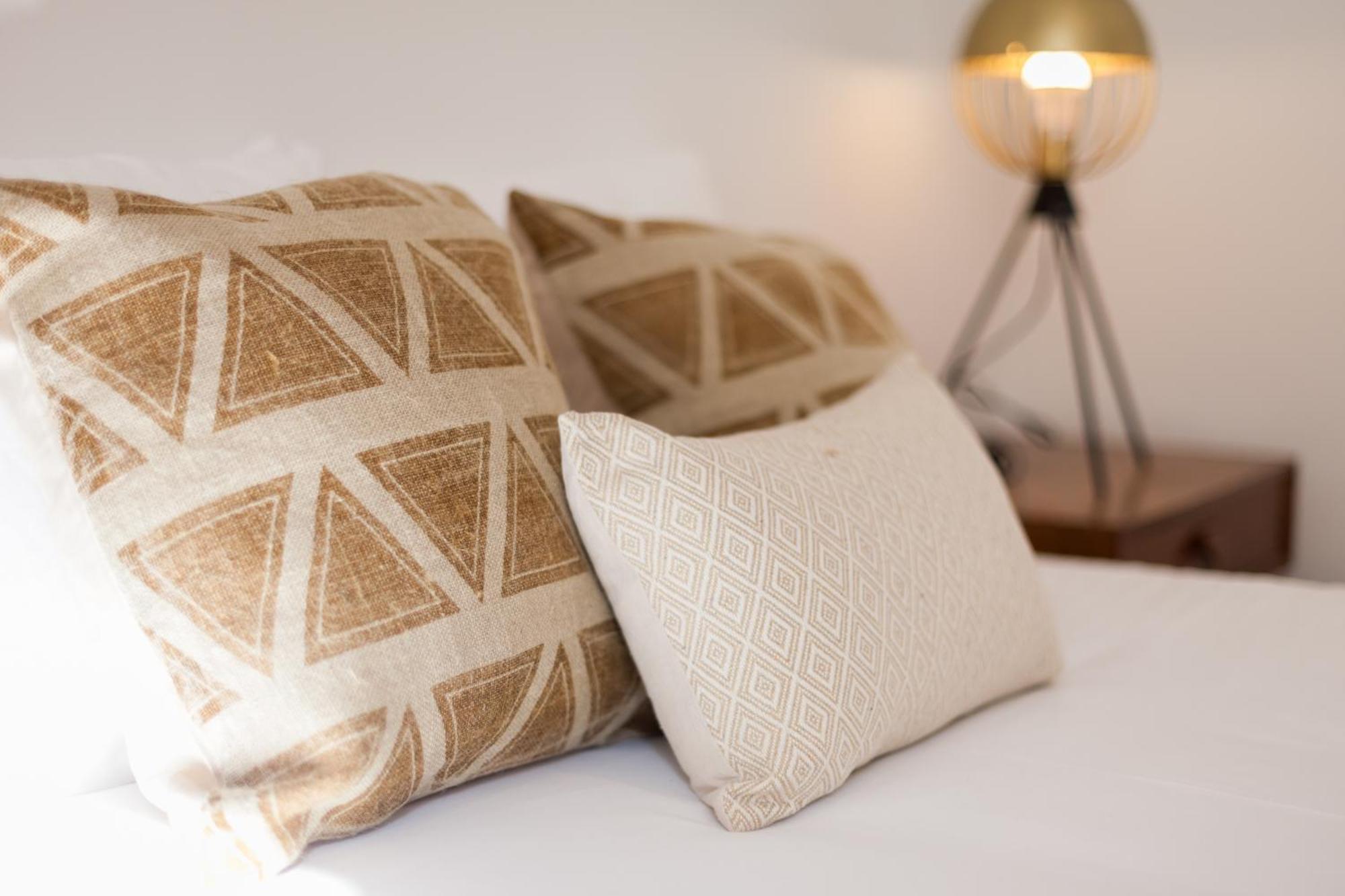 Tejo Vintage Three-Bedroom Apartment - By Lu Holidays Lisbon Luaran gambar